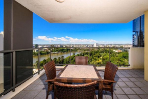 Urban CBD Elegance with River&Botanic Garden Views